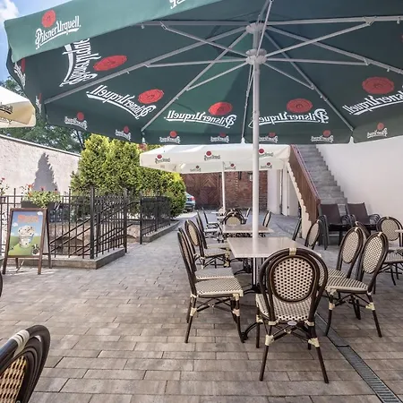 Kawerna Obornicka Pod Orlem B&B