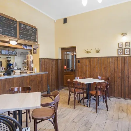 ベッド・アンド・ブレックファスト Kawerna Obornicka Pod Orlem オボルニキ