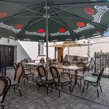 ベッド・アンド・ブレックファスト Kawerna Obornicka Pod Orlem