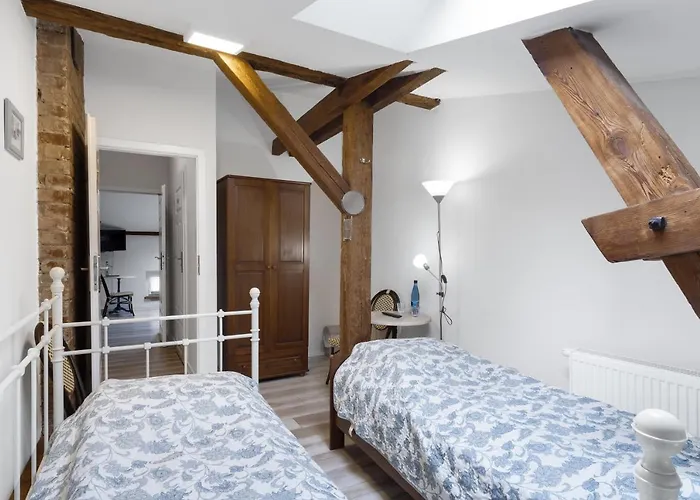 Kawerna Obornicka Pod Orlem Oda ve Kahvaltı Oborniki