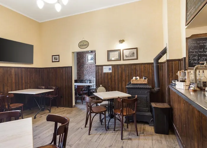 Bed & Breakfast Kawerna Obornicka Pod Orlem 3*